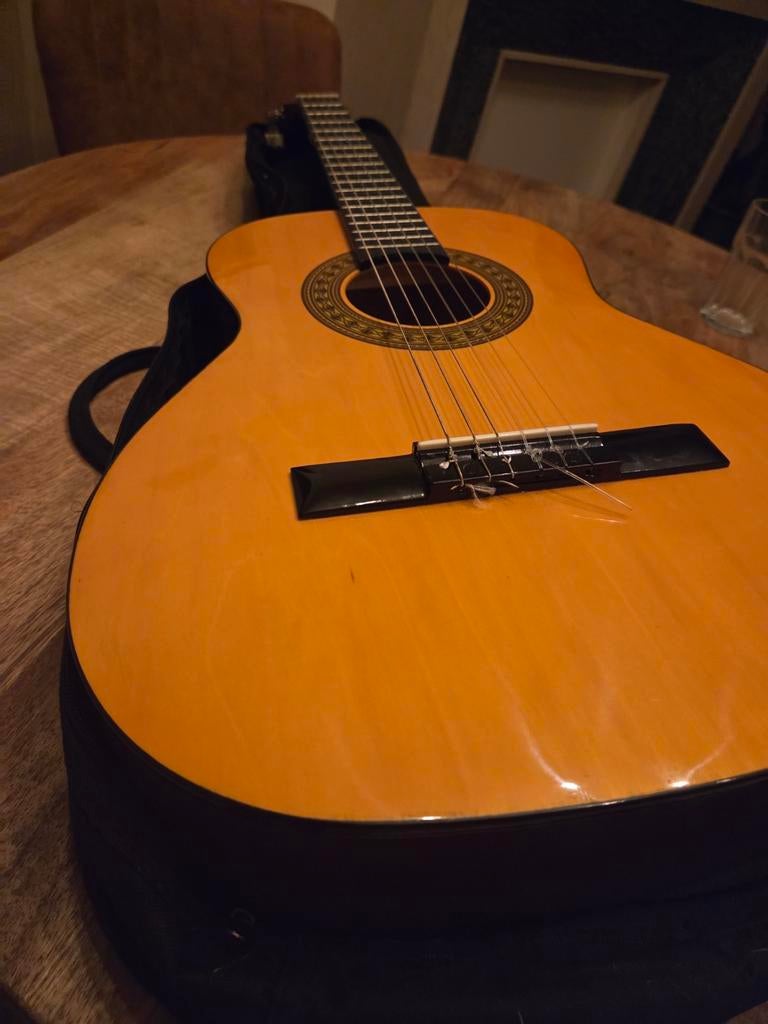 Guitare Acoustique, Ophalen