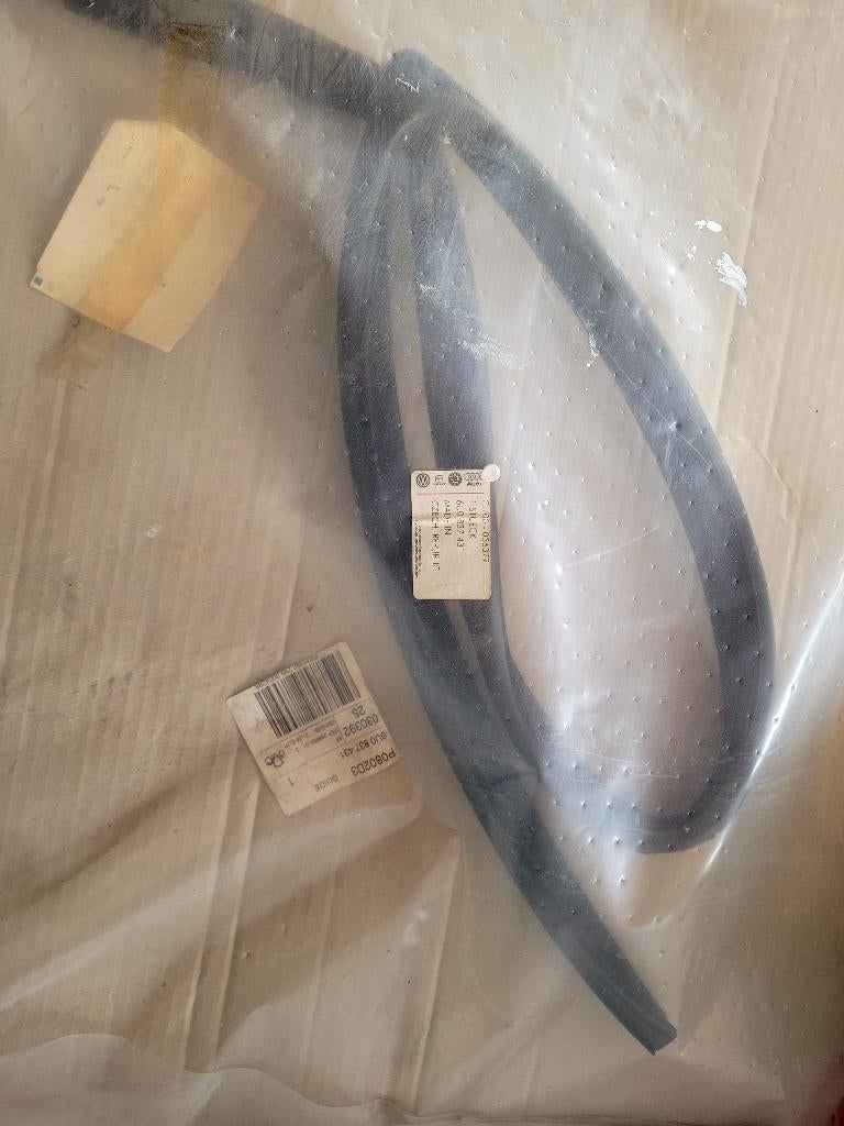 Joint Lèche-vitre/Guide de Vitre Original Škoda FELICIA, Autos : Pièces & Accessoires, Enlèvement, Neuf, Skoda