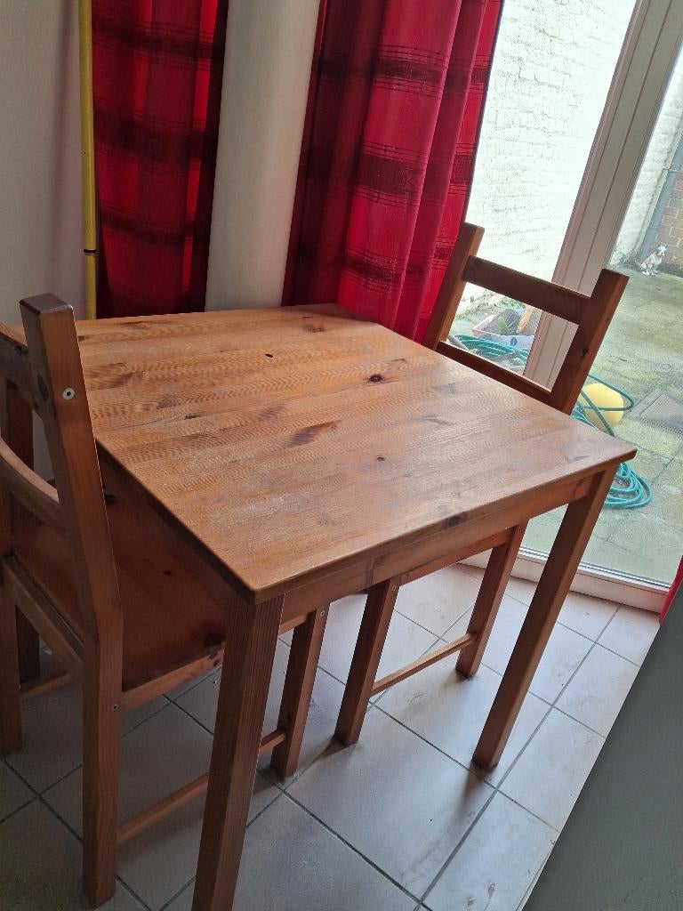 Table+ chaises, Trois personnes, 50 à 100 cm, Carré, Enlèvement