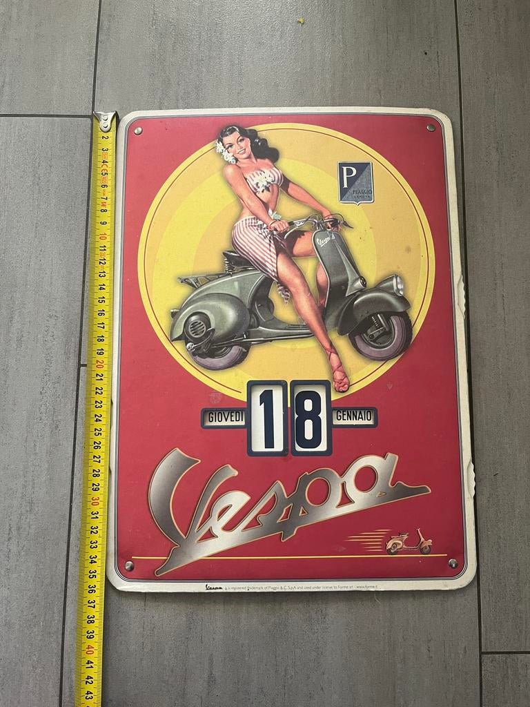 Vespa eeuwigdurende kalender + wanddeco, Ophalen of Verzenden, Gebruikt