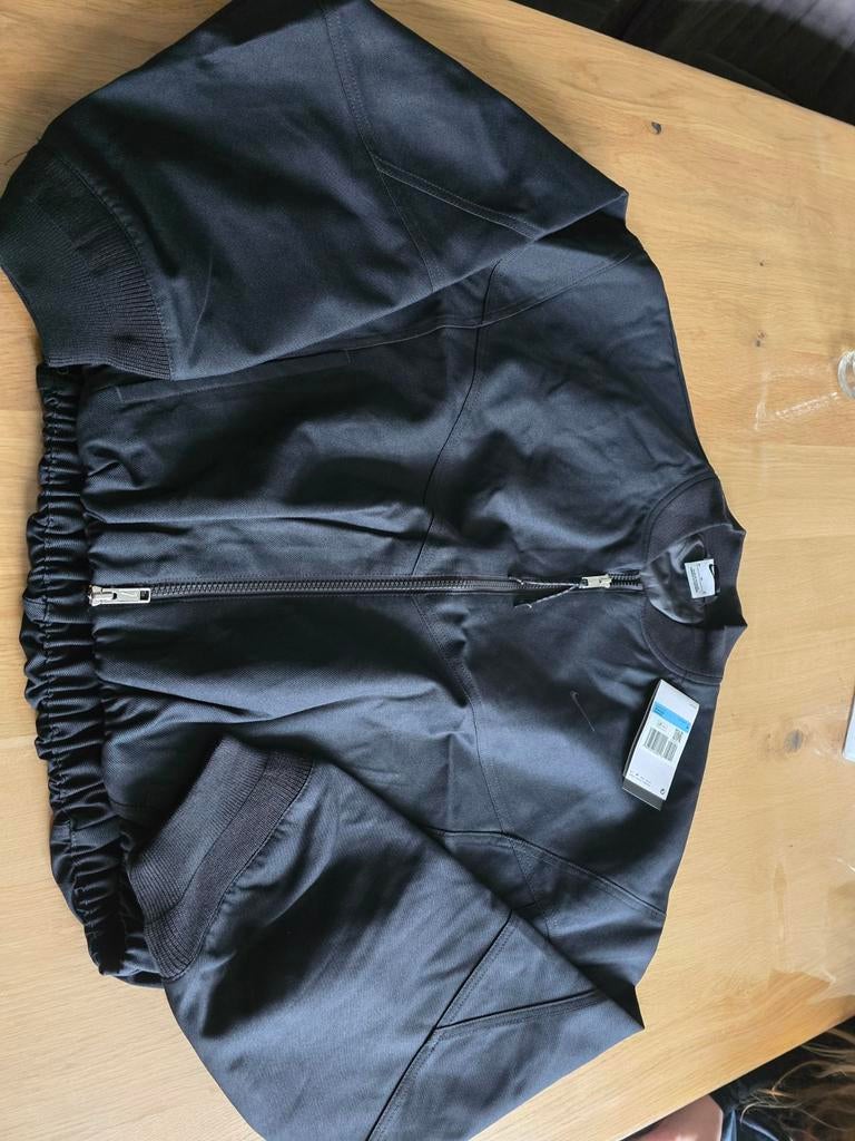 Bomber noir (m), Enlèvement