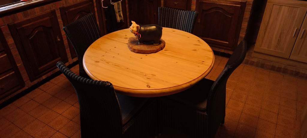 Ronde tafel met 4 stoelen., Huis en Inrichting, Ophalen