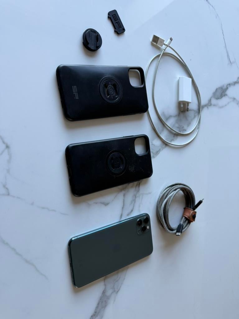 Iphone 11 pro max 64 Go en parfait état avec accessoires, Télécoms, Téléphonie mobile | Apple iPhone, IPhone 11 Pro Max, Enlèvement ou Envoi