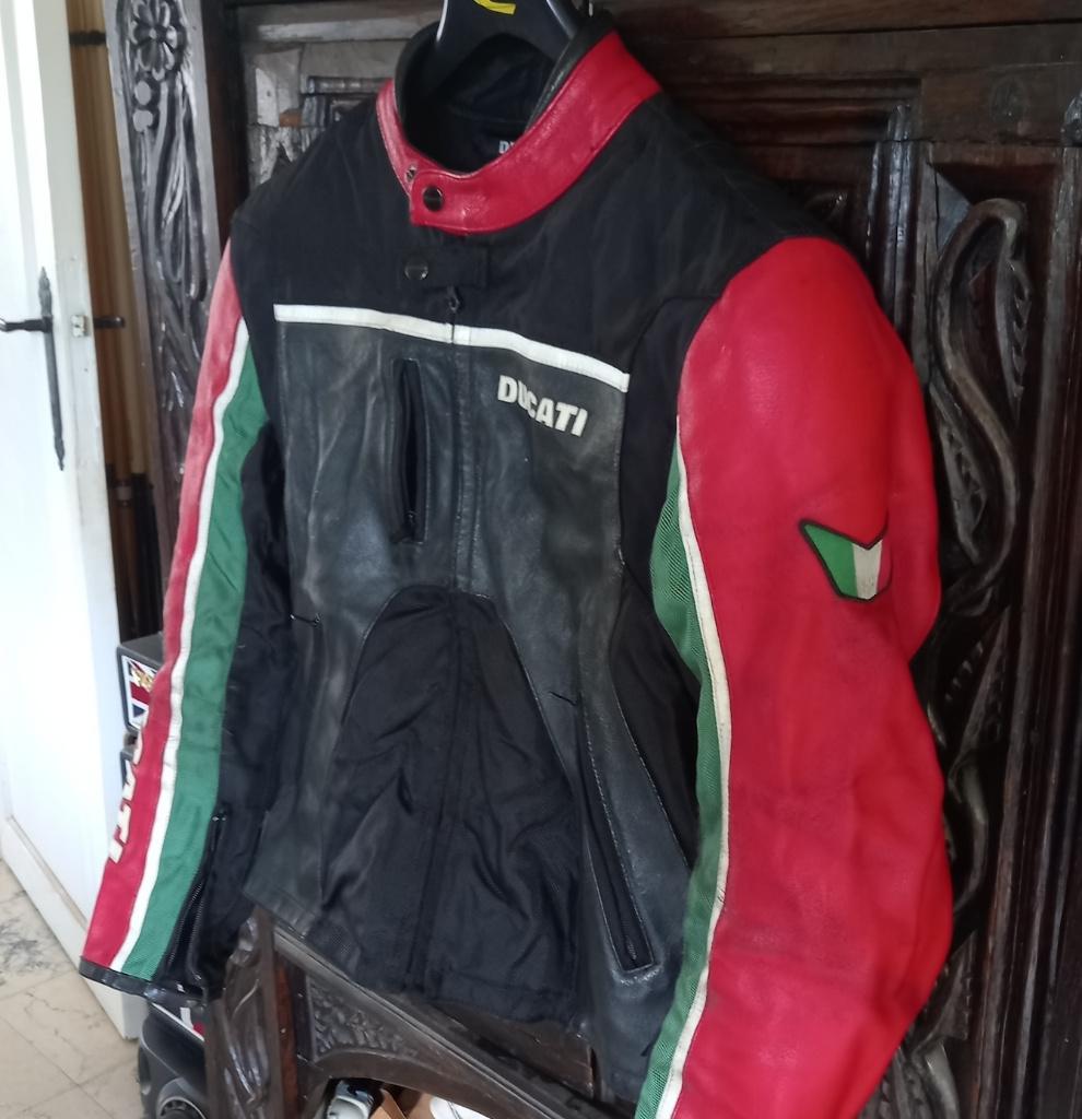 Blouson Cuir Ducati  Taille M avec gilet,full protect, Motos, Vêtements | Vêtements de moto, Manteau | cuir, Neuf, sans ticket