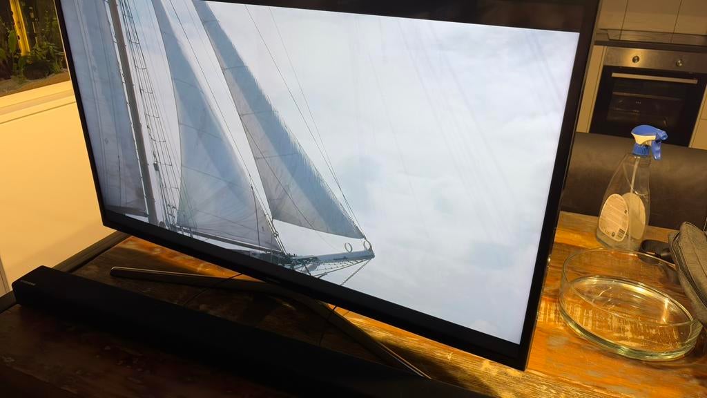 Samsung 40” 4K Smart TV + Soundbar, Enlèvement ou Envoi, Comme neuf, Samsung, Smart TV