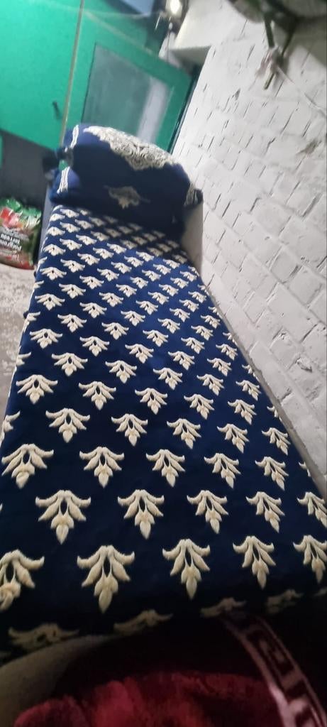 3 Matelas salon marocain
Avec plusieurs coussins., Ophalen, Zo goed als nieuw, Stof