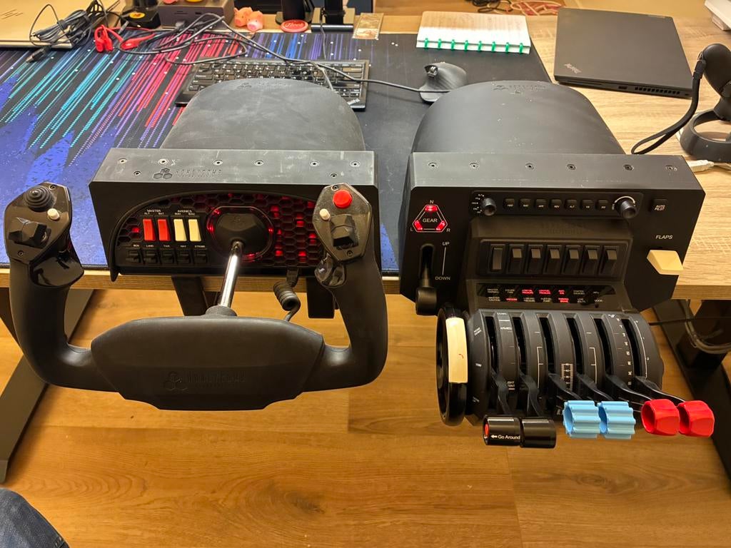 Flight sim cockpit, yoke throttle pedals, honeycomb, Computers en Software, Joysticks, Zo goed als nieuw, Ophalen