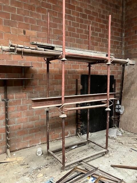 stellingen steigers steunpilaren op te halen te Bonheiden, Ophalen, Gebruikt