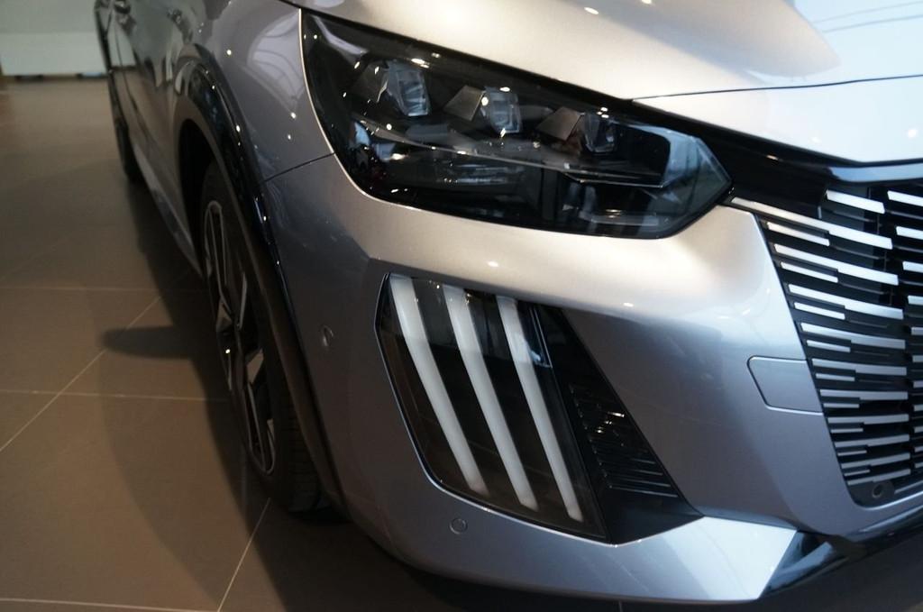 Peugeot 208 Peugeot 208 Facelift Hybrid 145 e-DCS6 GT, Autos, 100 kW, Argent ou Gris, Achat, Carnet d'entretien