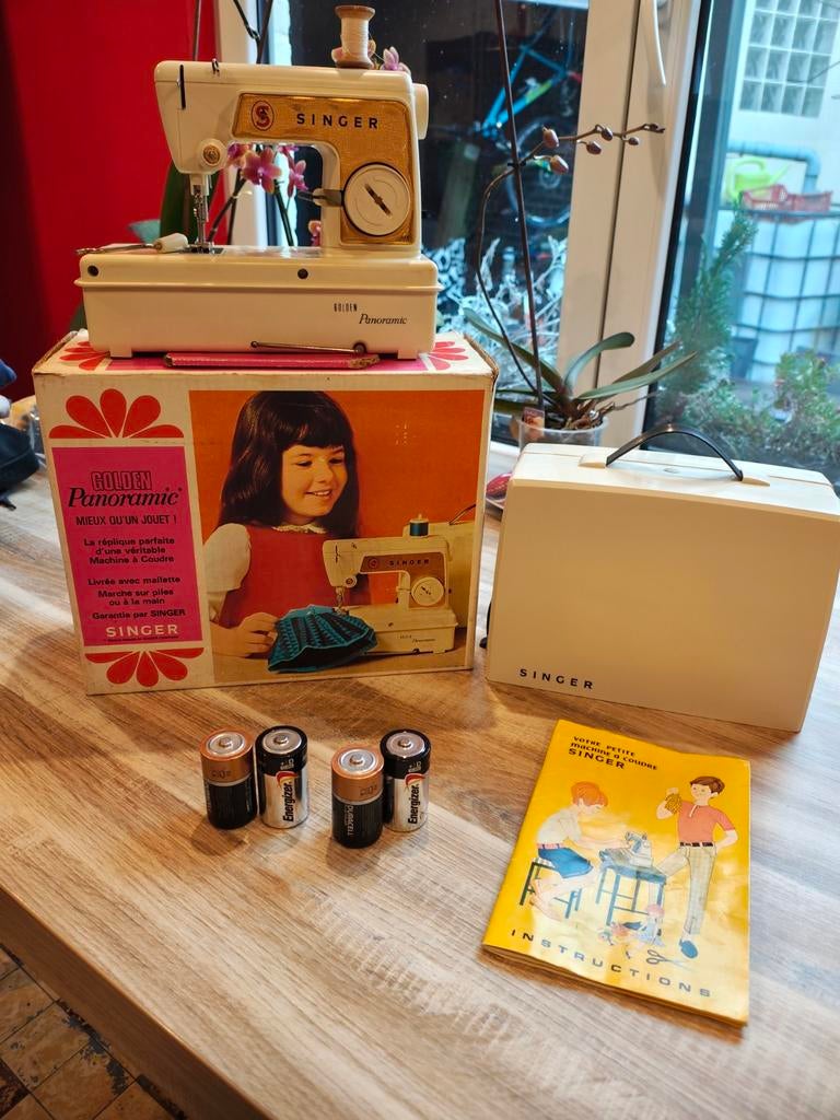SINGER naaimachinemodel „golden panoramic”, Hobby en Vrije tijd, Naaimachines en Toebehoren, Naaimachine, Singer, Ophalen