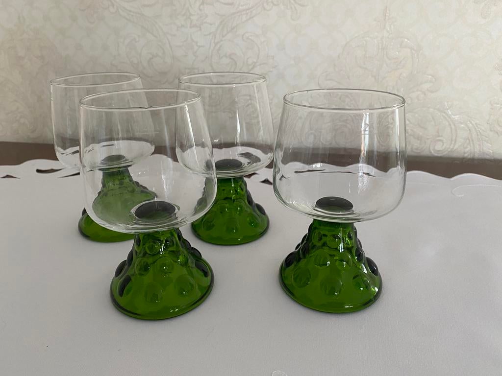 4 vitage wijnglazen met groene voet, Ophalen