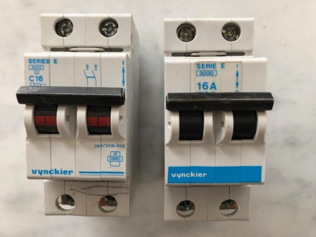 Disjoncteurs Bipolaire , Tripolaire , Vynckier, Bricolage & Construction, Enlèvement ou Envoi, Utilisé, Autres types