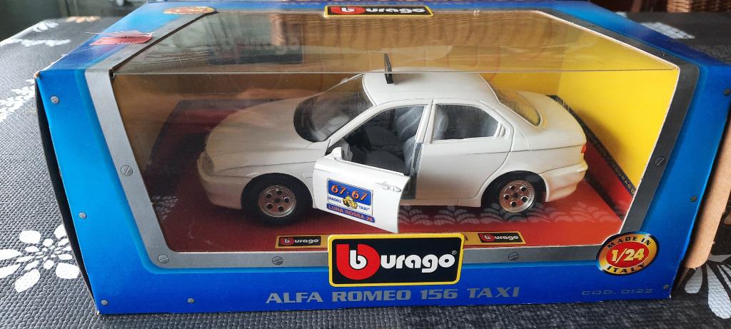 Bburago Alfa Romeo 156 TAXI LUNA ROSSA 1997 1/24, Enlèvement ou Envoi, Comme neuf, Voiture, Burago