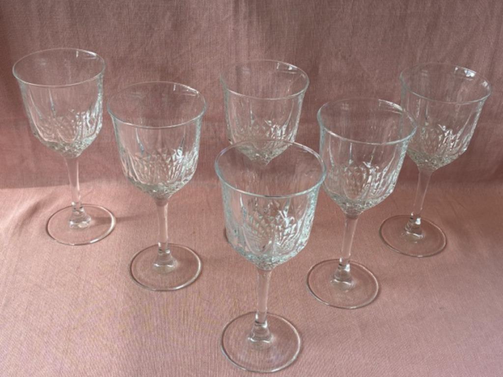 6 verres à vin Cristal d'Arques, Antiquités & Art, Enlèvement ou Envoi