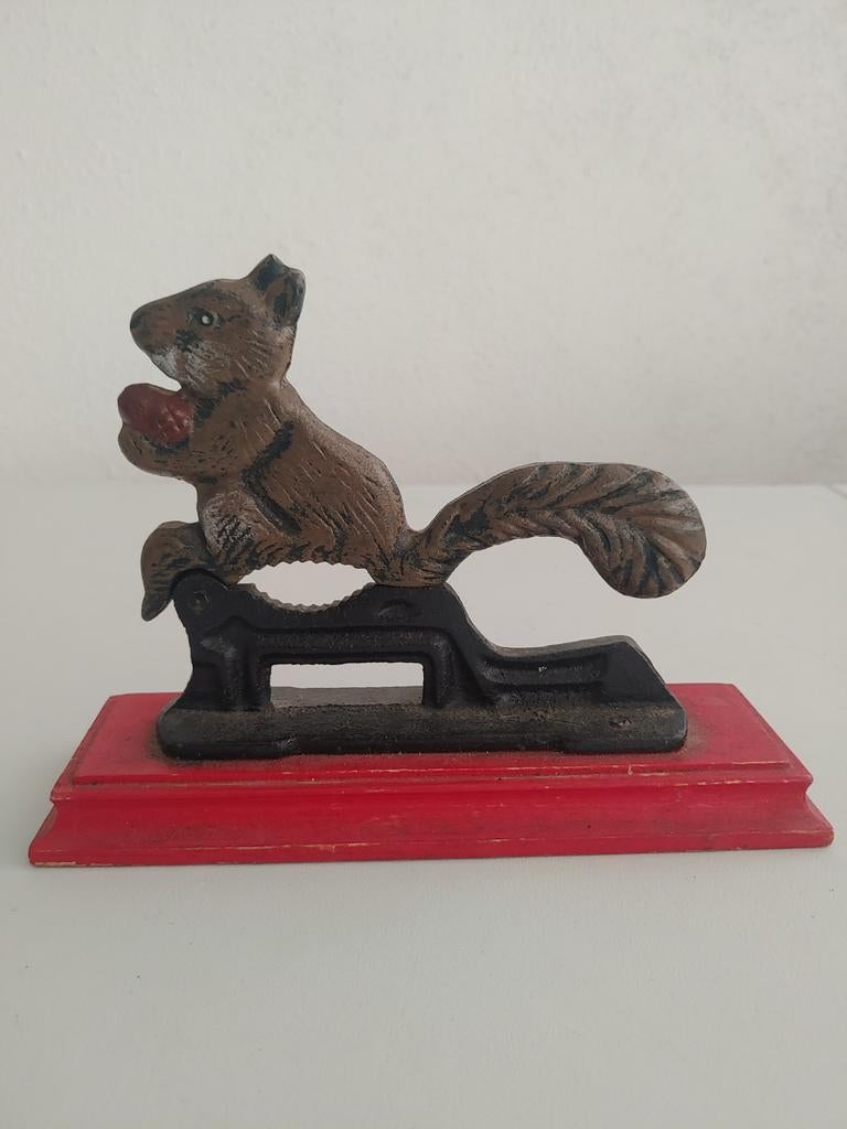 Casse noix écureuil en fonte, Antiquités & Art, Envoi