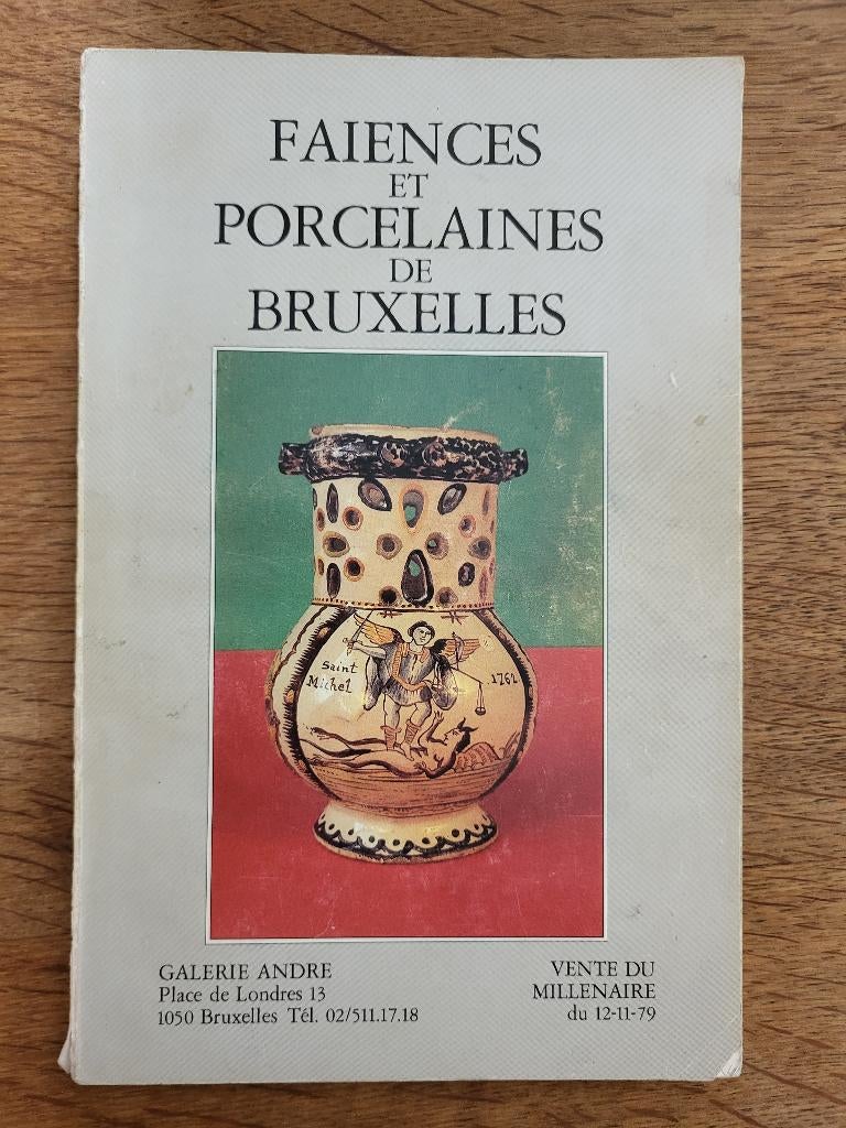 Brussels aardewerk en porselein, Ophalen of Verzenden, Gelezen, Beeldhouwkunst