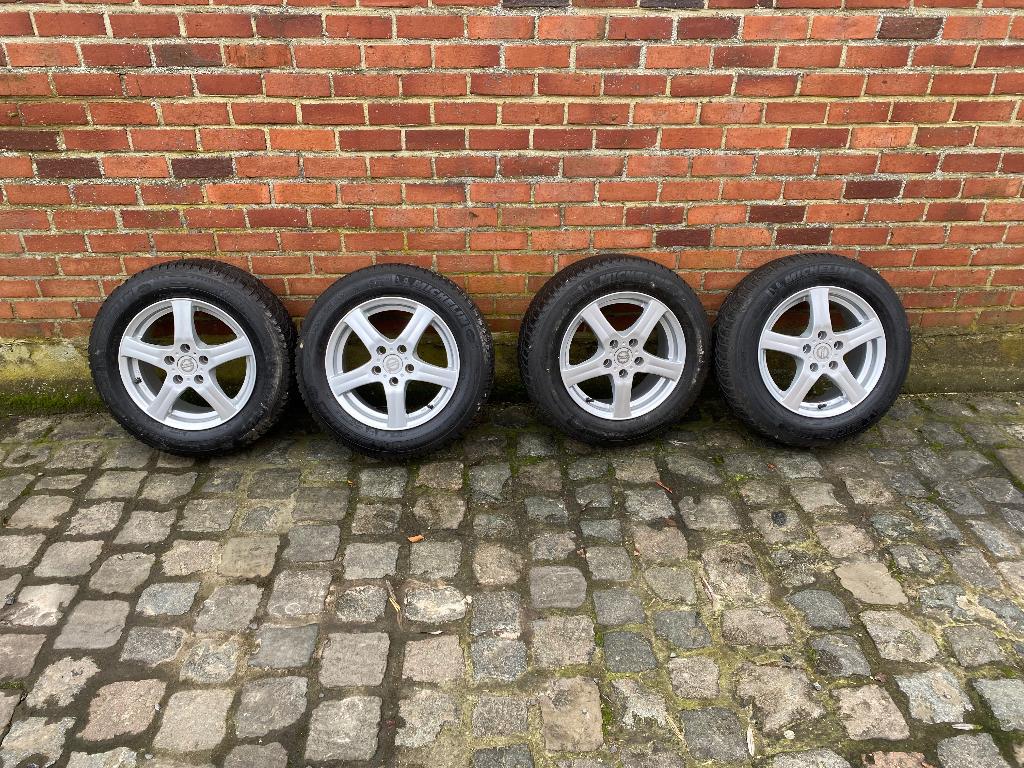 Winterbanden op velg (Volvo V50) 195/65 r15, Auto-onderdelen, Banden en Velgen, Ophalen, 15 inch, Banden en Velgen, Nieuw