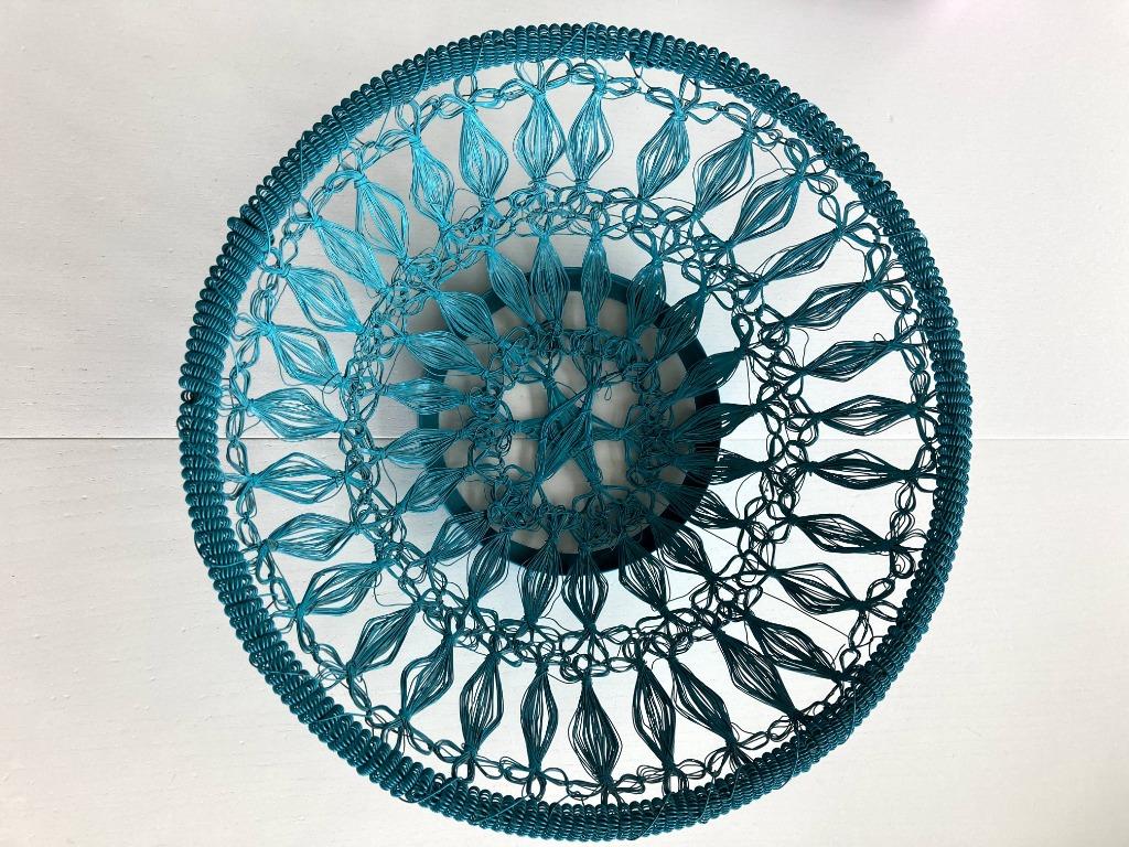 Decoratieve gevlochten metalen mand, petrolkleur, Ophalen, Overige materialen, Mand, Rond