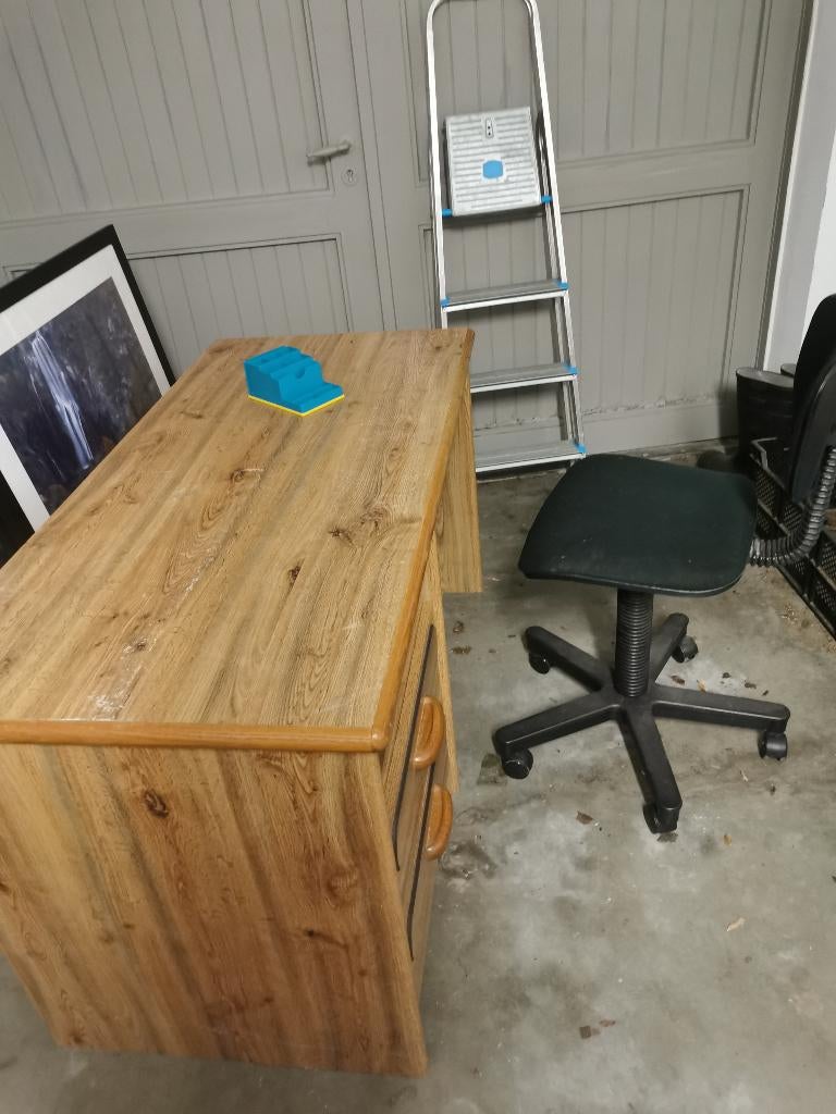 Bureau + bureaustoel, Ophalen, Gebruikt