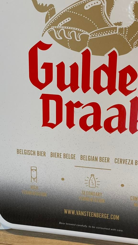 Assiette en émail doré en forme de dragon., Collections, Enlèvement ou Envoi, Comme neuf, Panneau publicitaire