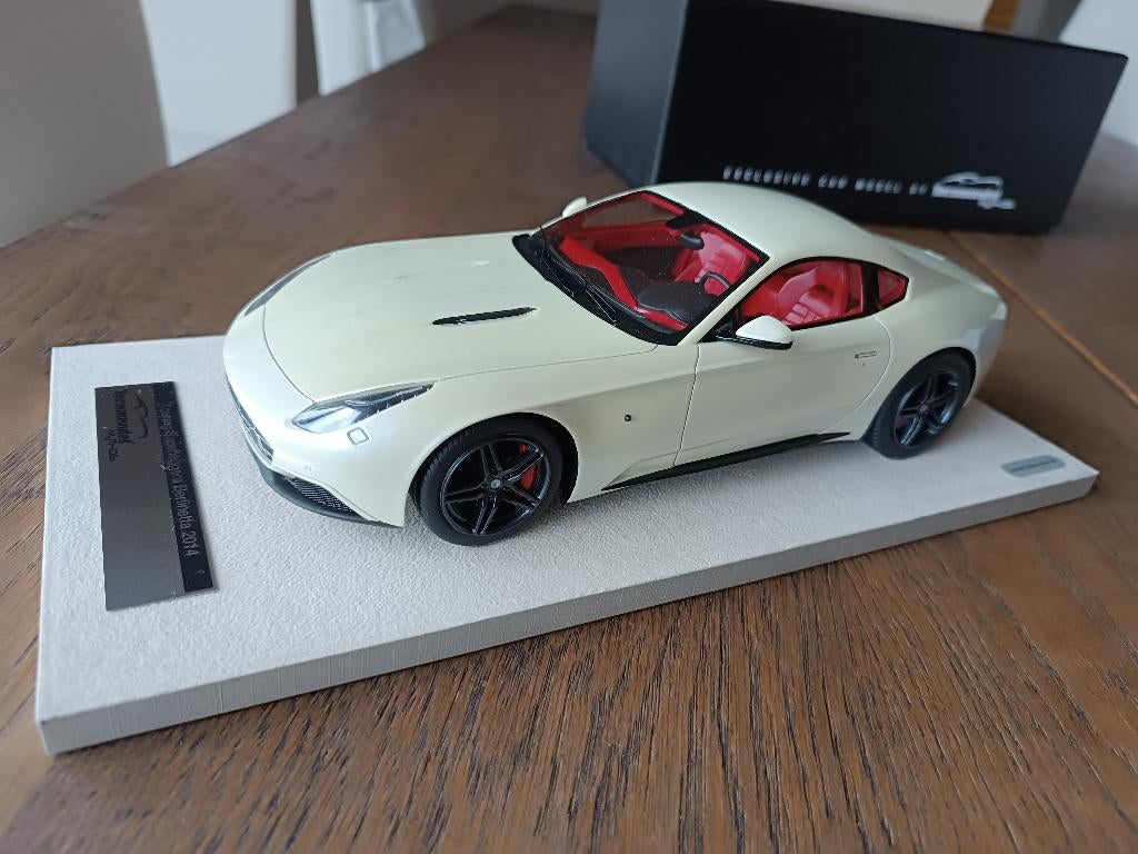 Ferrari Superleggera F12 Touring blanc nacré TECNOMODEL 1:18, Enlèvement ou Envoi, Comme neuf, Voiture, Autres marques