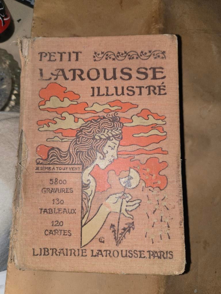 Petit Larousse Illustré, Antiek en Kunst, Antiek | Boeken en Manuscripten, Ophalen of Verzenden