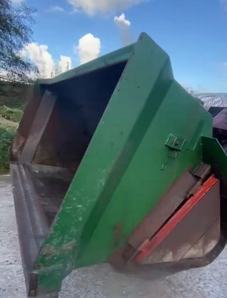 Voederbak hydraulische aangevoerd, Zakelijke goederen, Ophalen of Verzenden