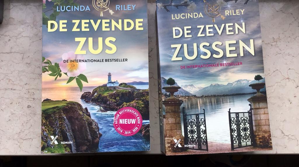 De zevende zus & de zeven zussen - 2 boeken Lucinda Riley, Boeken, Romans, Ophalen of Verzenden, Gelezen, Europa overig