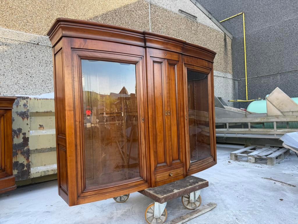 2X armoires anciennes + tables anciennes + chaises, Enlèvement