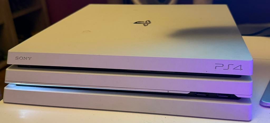 PS4 pro wit 1TB, Games en Spelcomputers, Ophalen, Zo goed als nieuw