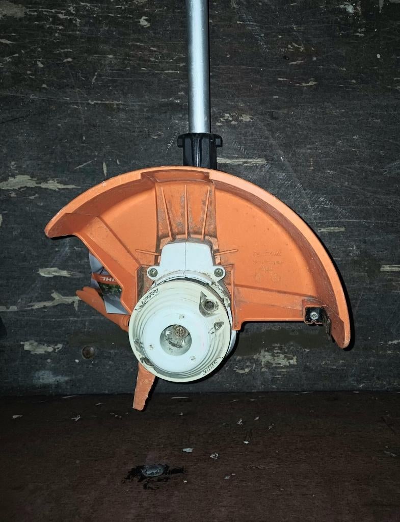 Coupe-bordure STIHL sans fil, Stihl, Enlèvement, Utilisé, 10 à 30 cm