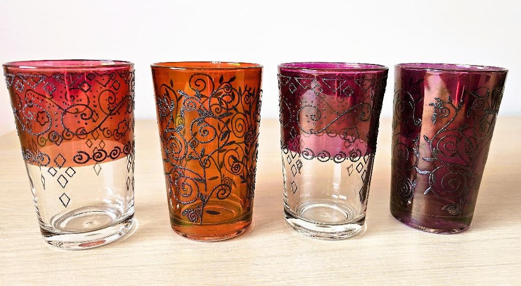 8 kleurrijke theeglaasjes, Ophalen of Verzenden, Zo goed als nieuw, Overige typen