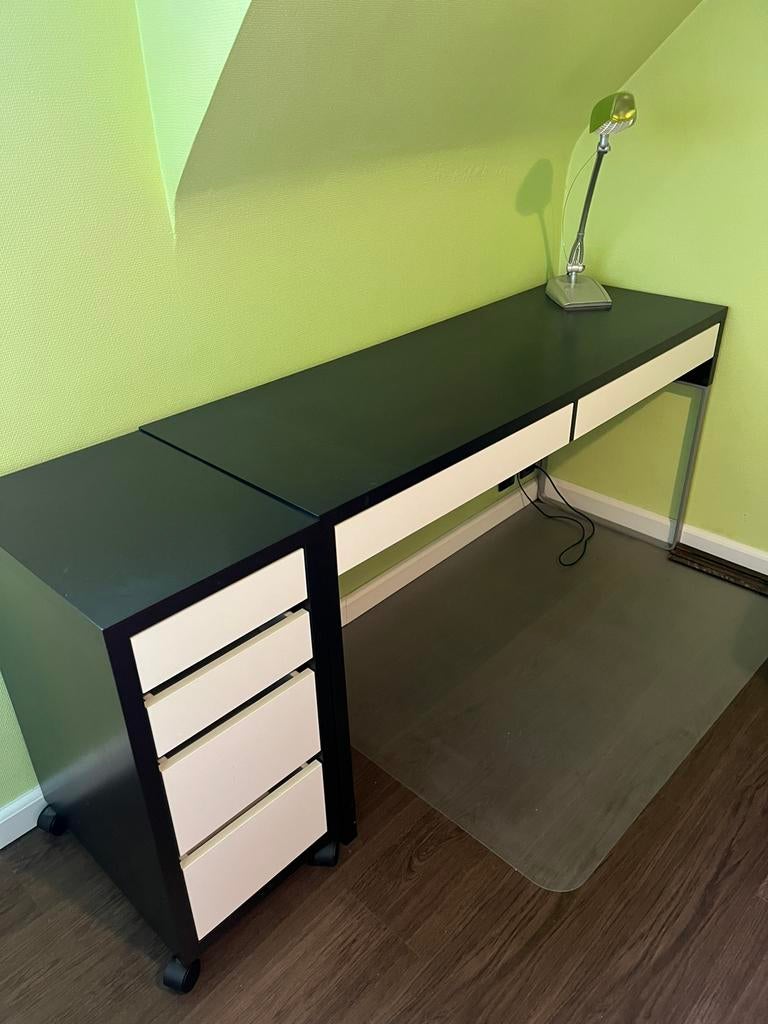IKEA MICKE bureau met ladeblok – modern & praktisch, Ophalen, Zo goed als nieuw, Bureau