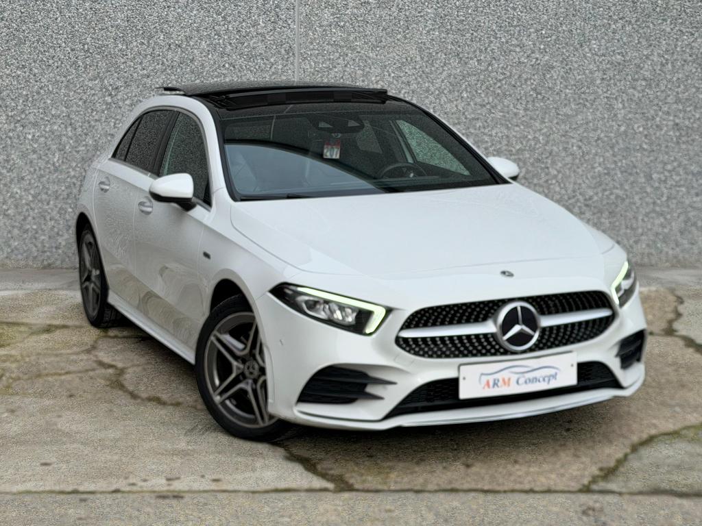 Mercedes-Benz A250e Hybride Pack AMG Pano/ Led/Cuir/Garantie, Auto's, Automaat, Euro 6, Wit, Bedrijf