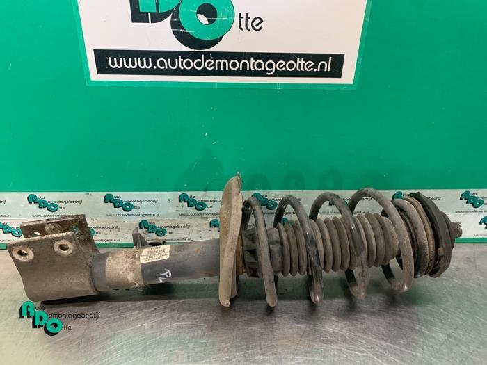 Barre amortisseur avant droit d'un Peugeot 308 (308 08-), Autos : Pièces & Accessoires, Suspension & Châssis, Peugeot, Utilisé