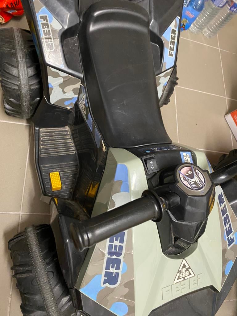 Quad électrique + chargeur, Enfants & Bébés, Enlèvement, Comme neuf