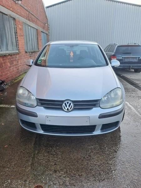 V/W Golf Automaat 1.6 benz ,2004 met 203.000 km EXPORT, Auto's, Volkswagen, Stof, 4 cilinders, 1600 cc, Euro 4