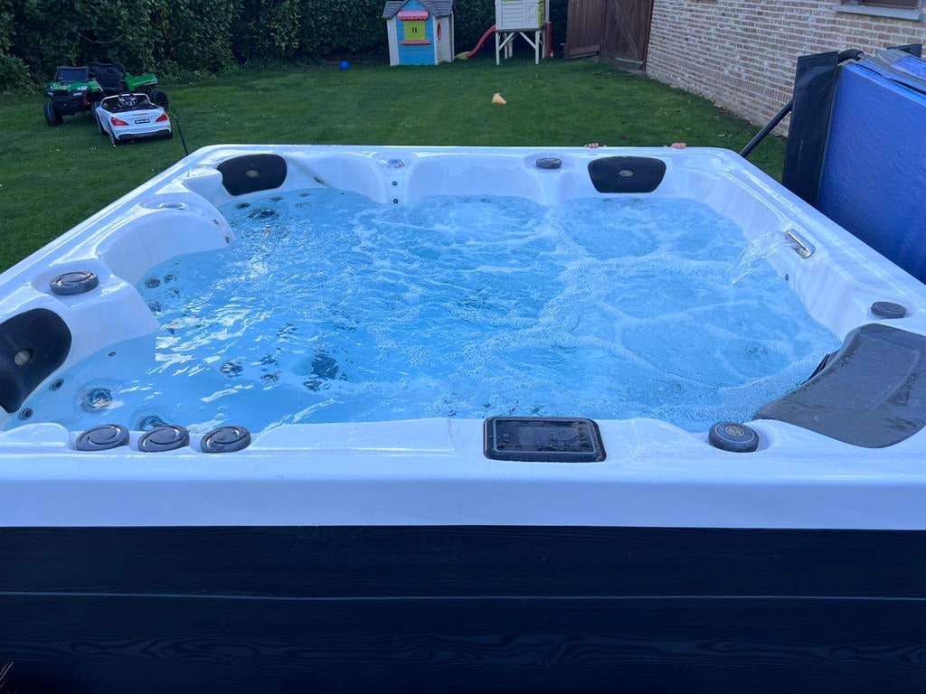 Luxe 5-persoons Jacuzzi / Buitenspa Top uitgerust!, Tuin en Terras, Bubbelbaden en Hottubs, Gebruikt, Vast, Afdekzeil, Filter