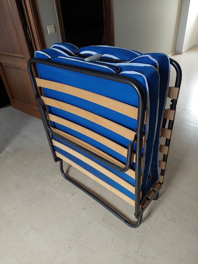 Opvouwbaar logeerbed met lattenbodem, Huis en Inrichting, Slaapkamer | Bedden, Ophalen, Gebruikt, Eenpersoons