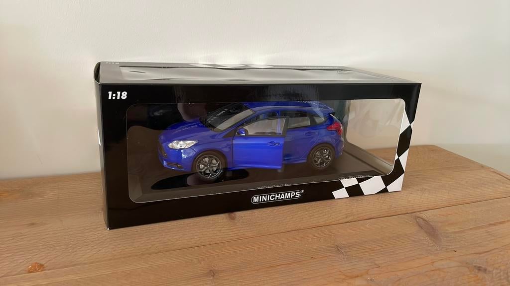 Minichamps Ford Focus ST 2011 schaal 1:18 Limited edition, Hobby en Vrije tijd, Modelauto's | 1:18, Ophalen of Verzenden, Nieuw
