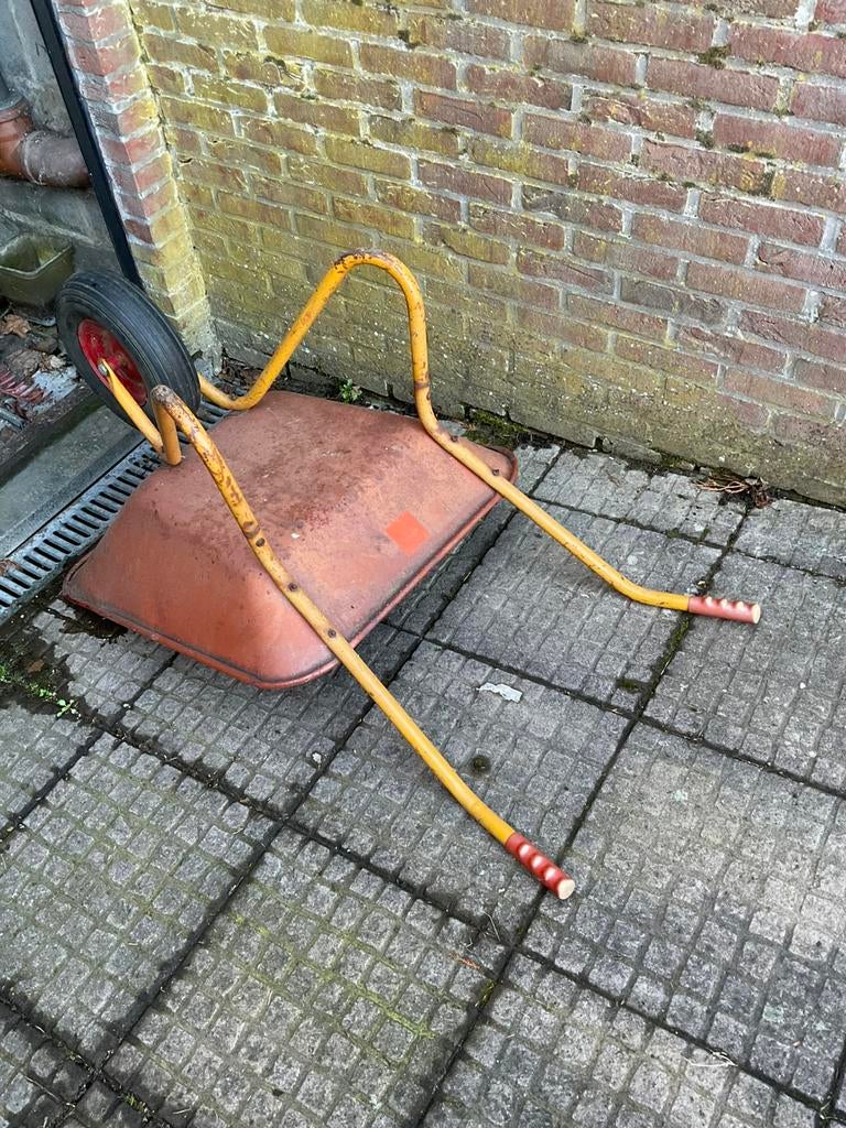 Brouette robuste  a Hannut, Jardin & Terrasse, Brouettes, Enlèvement, Utilisé, Manuelle, À une roue