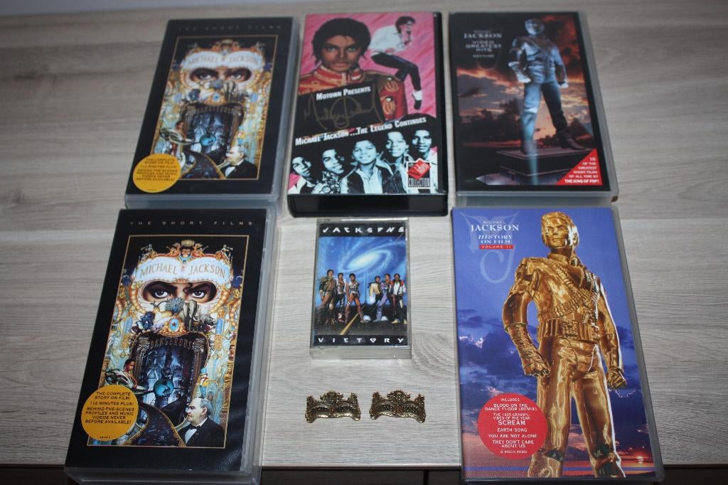 Michael Jackson lot , Video , Muziek cassettes , pins, Ophalen of Verzenden, Gebruikt, Overige typen