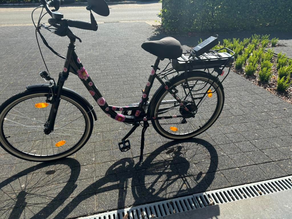 Elektrische dames fiets, Fietsen en Brommers, Fietsen | Dames | Damesfietsen, Ophalen, Zo goed als nieuw, Overige merken, Versnellingen