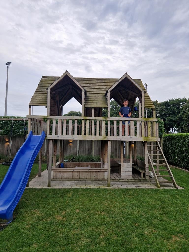 Speelhuisje uit hout met verdieping, zandbak, 3 schommels, Kinderen en Baby's, Speelgoed | Buiten | Speeltoestellen, Ophalen, Zandbak
