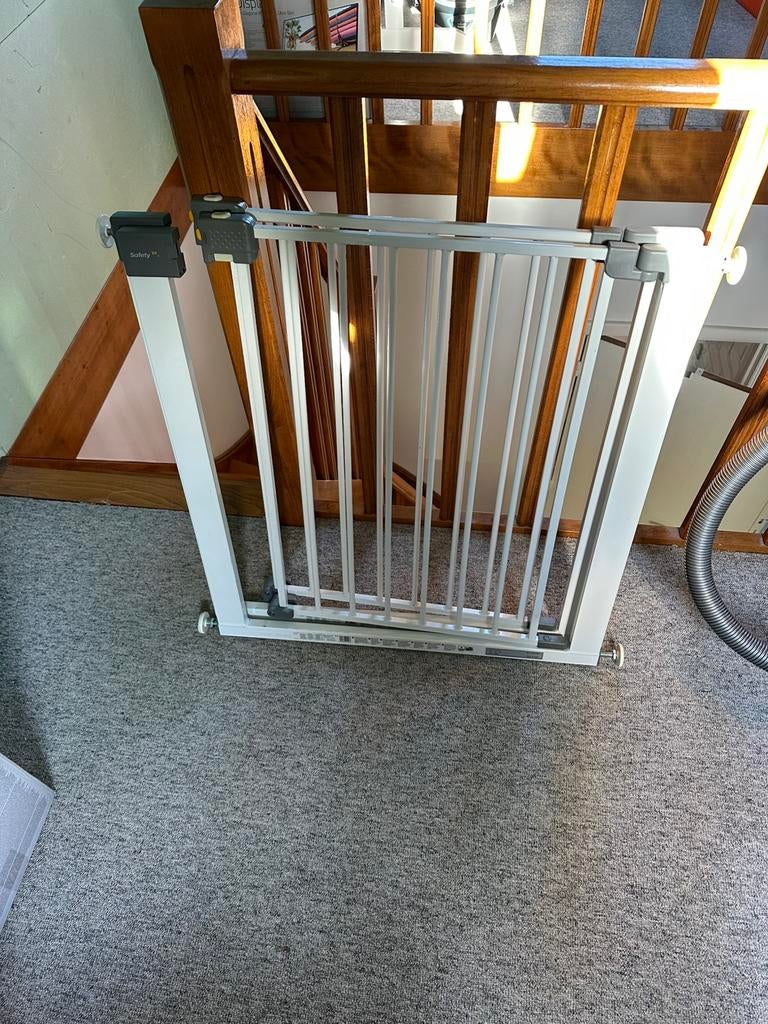 barrière de sécurité de porte d'escalier de la marque Safety, Kinderen en Baby's, Traphekjes, Zo goed als nieuw, Klemhekje, Metaal of IJzer