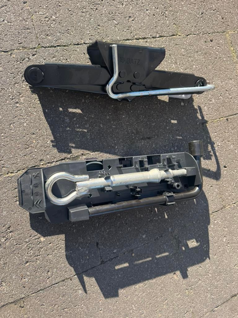 Krik en wielsleutel Citroën, Ophalen, Zo goed als nieuw