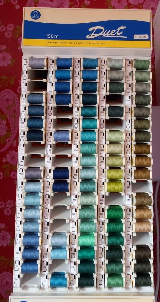 naaigaren kast met klossen garen, Hobby en Vrije tijd, Naaien en Fournituren, Zo goed als nieuw, Garen of Naald(en), Ophalen of Verzenden