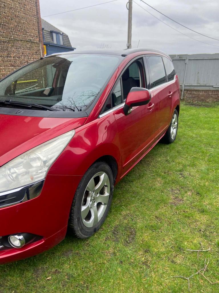 Peugeot 5008, Autos, Rouge, Euro 5, Achat, 750 kg