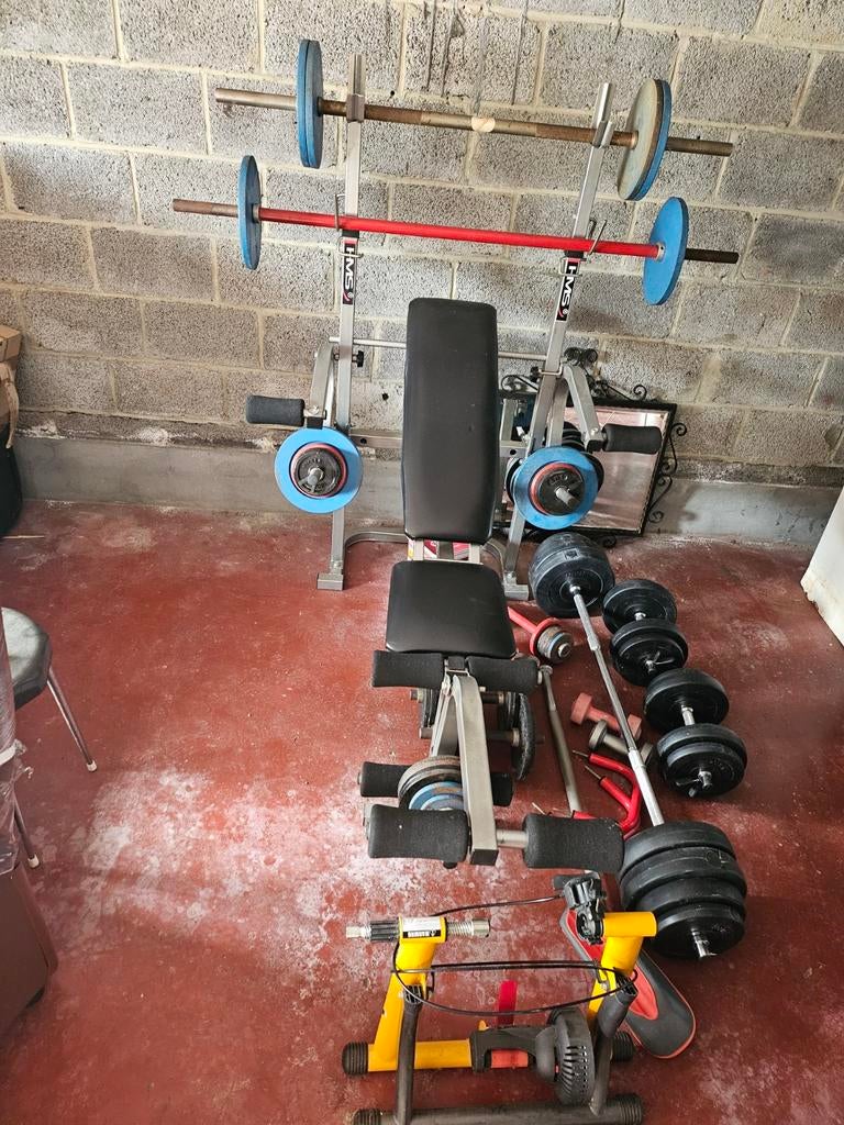 Banc complet de musculation avec +- 200kl de poids divers ch