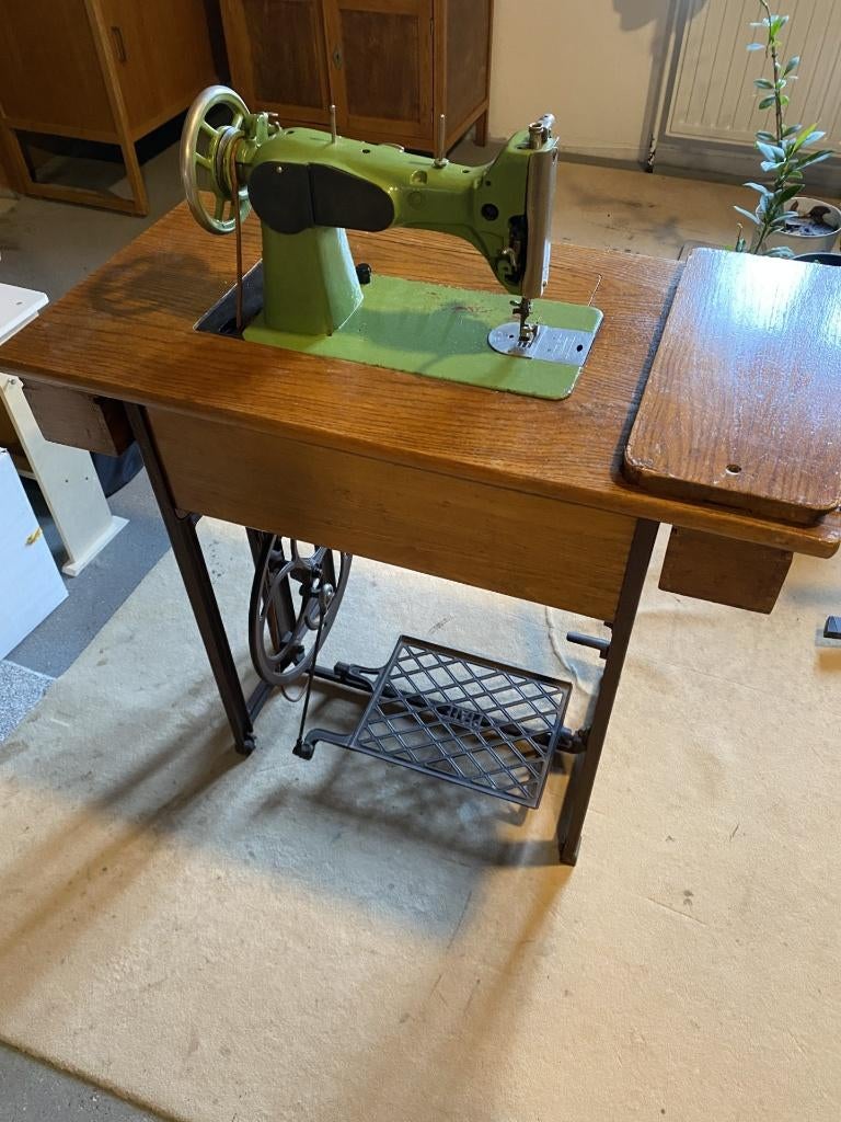 antieke Pfaff trapnaaimachine uit de jaren 1950, Hobby en Vrije tijd, Naaimachines en Toebehoren, Ophalen, Naaimachine, Pfaff
